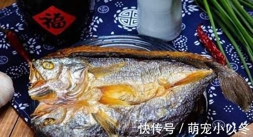 蒸腊鱼,直接蒸还是先煎一下?都不对,步骤弄错了,难怪又咸又硬
