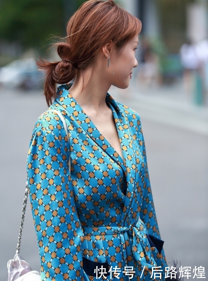 甜美|街拍丨小姐姐俏皮可爱,太甜美可人了