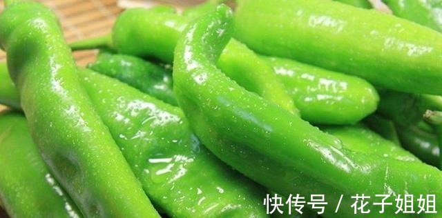 西蓝花|冬天皮肤干燥,别光喝水,8种“高维C”食物要多吃,水润气色好!