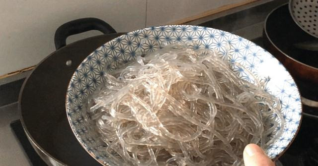 做法|白菜这种做法百吃不厌,我家隔1天就炖一锅,全家都爱吃,太香了