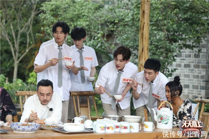 天天兄弟|《天天向上》走进千年盐都 天天兄弟上演爆笑追捕