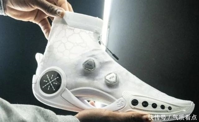 篮球鞋 库里8与跑鞋共底的设计,究竟是创新还是失误?