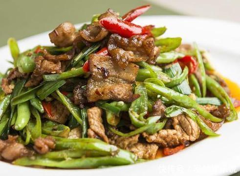 不管炒什么肉,直接下锅是不对的,牢记3点,肉片更嫩滑更入味