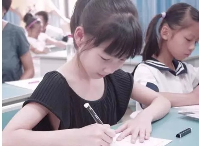 考生@古代考生“试卷”走红,字迹标准令人沉醉,这字放现在也是状元