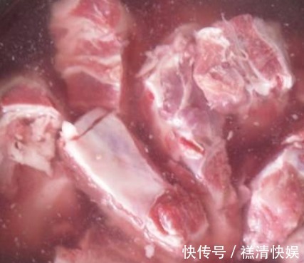 反复提醒,炖排骨切记不能先焯水,牢记这2步,排骨鲜嫩无腥味