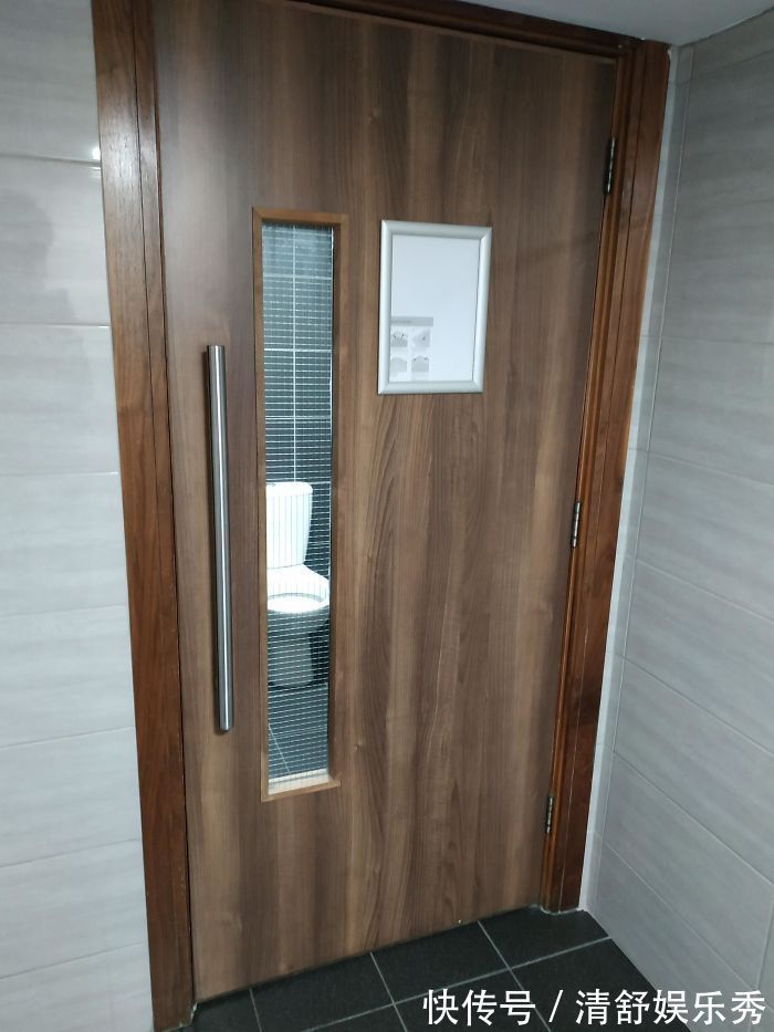 冰淇淋店|30间地狱般的卫生间设计，可能设计师从未上过厕所，开开眼界吧！