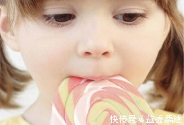 身体|孩子这么吃饭会损害身体的健康,家长要留心