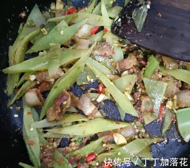 莴笋炒五花肉|莴笋炒五花肉!