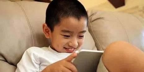 手机|11岁儿子手机私藏200张“有色照片”,别让性无知毁了娃