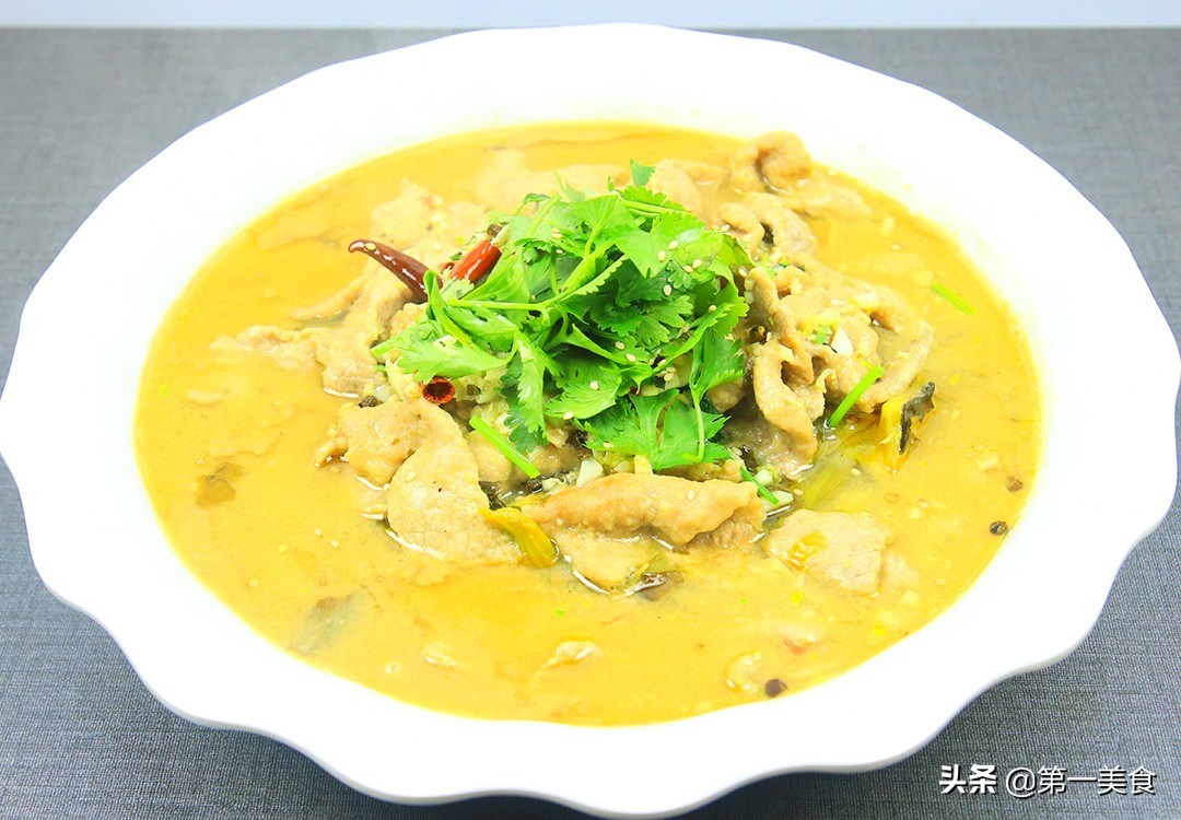 酸菜牛肉想要和饭店一样好吃,处理酸菜有技巧,做对了才酸爽嫩滑