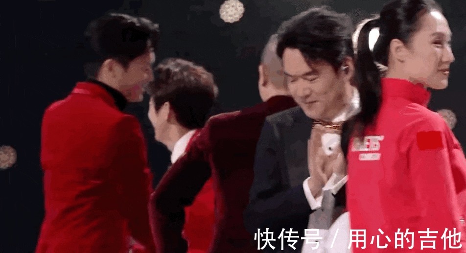 《快本》停播后,吴昕首次在芒果台露面,抱住何炅的那一刻我哭了