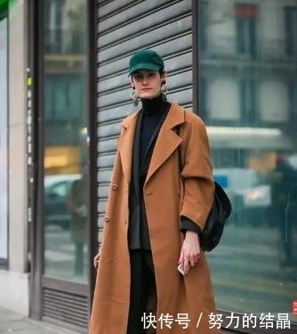 说实话，把大衣穿出高级感，尽量别搭这3种裤子，换个思路，洋气