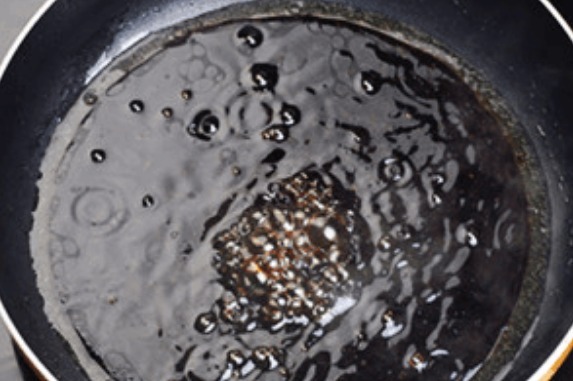 制作红烧肉,别再焯水了,用这种方法,红烧肉红润透亮,肥而不腻!