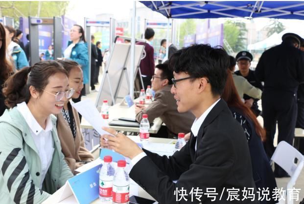 晾衣绳|大学生花式“晒被子”火了，创意满分逗笑网友，网友表示学到了