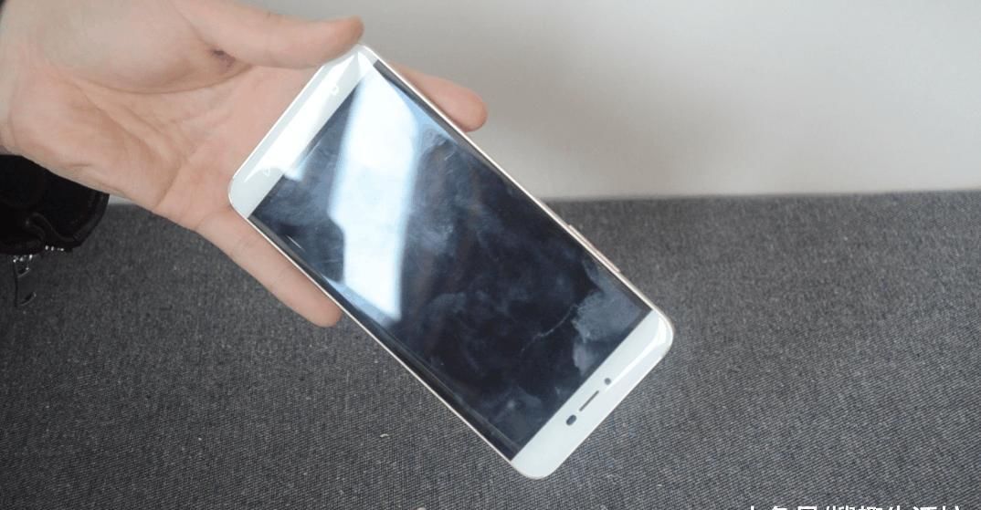 为什么要在家里放瓶花露水, 看完就明白了, 能解决家家户户的烦恼