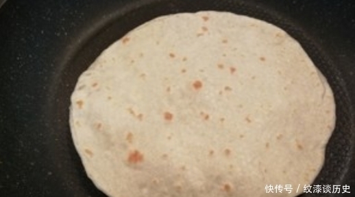 外婆|外婆烙饼方法超简单,1分钟烙2张,每张都鼓泡,又薄又软超好吃