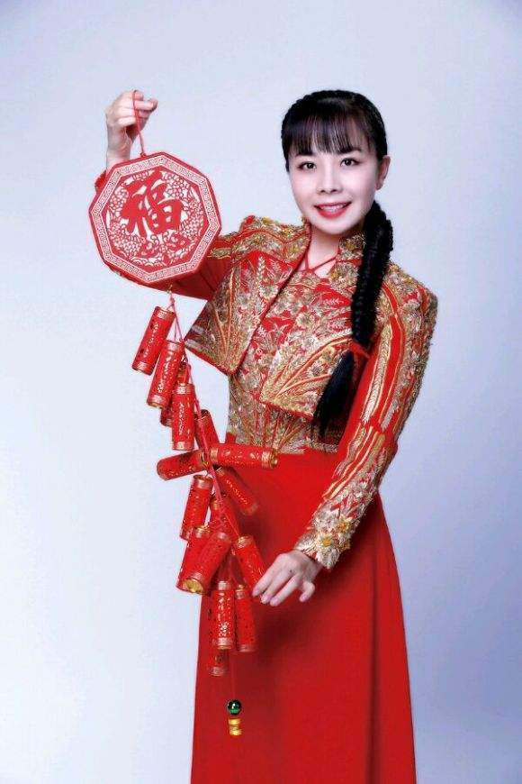 《星光大道》走红歌手现状,王二妮中外驰名,她却因丑闻身败名裂