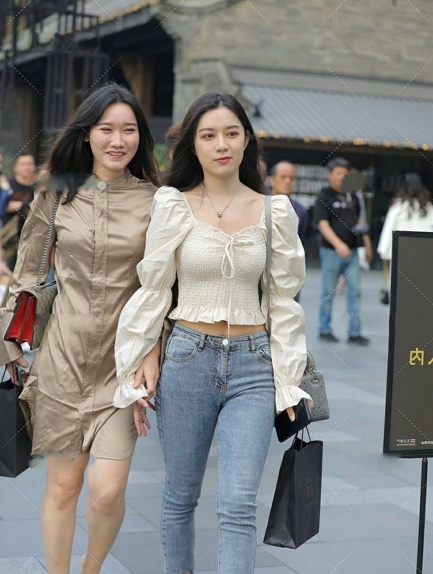 穿衣搭配 成熟风的小姐姐,轻松遮掩“腿粗胯宽”,更有女人味!
