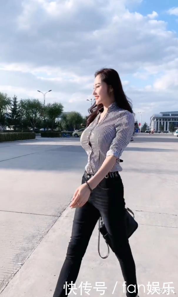 值得|条纹衬衫配上牛仔裤,值得高挑女孩试上一试