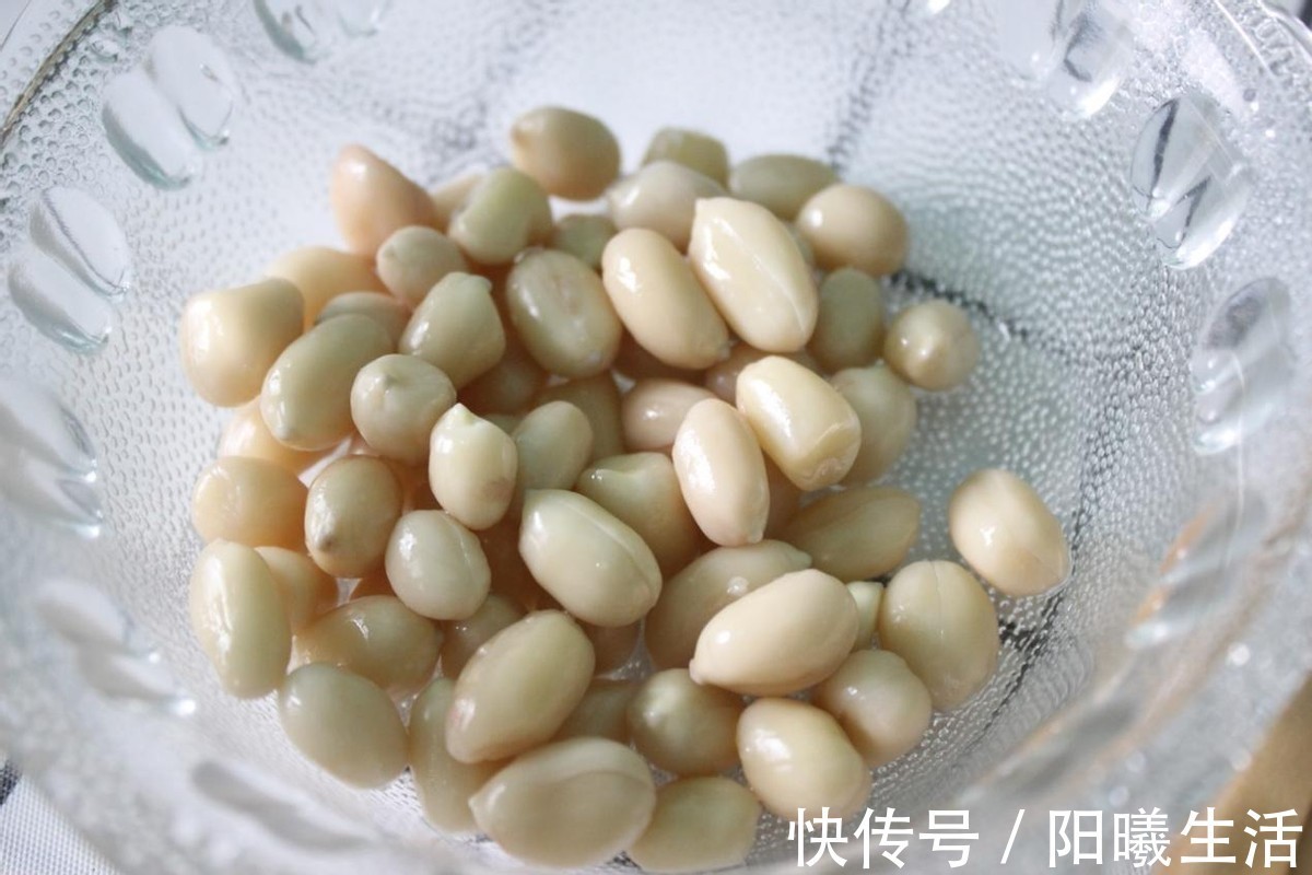 虫眼|韭菜换一种吃法，搭配花生仁，健康美味