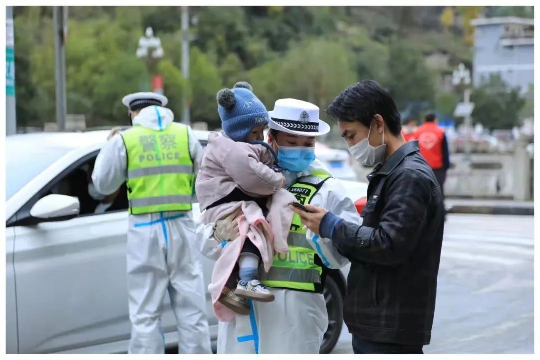 担当|56张照片，诠释疫情下的守护和担当