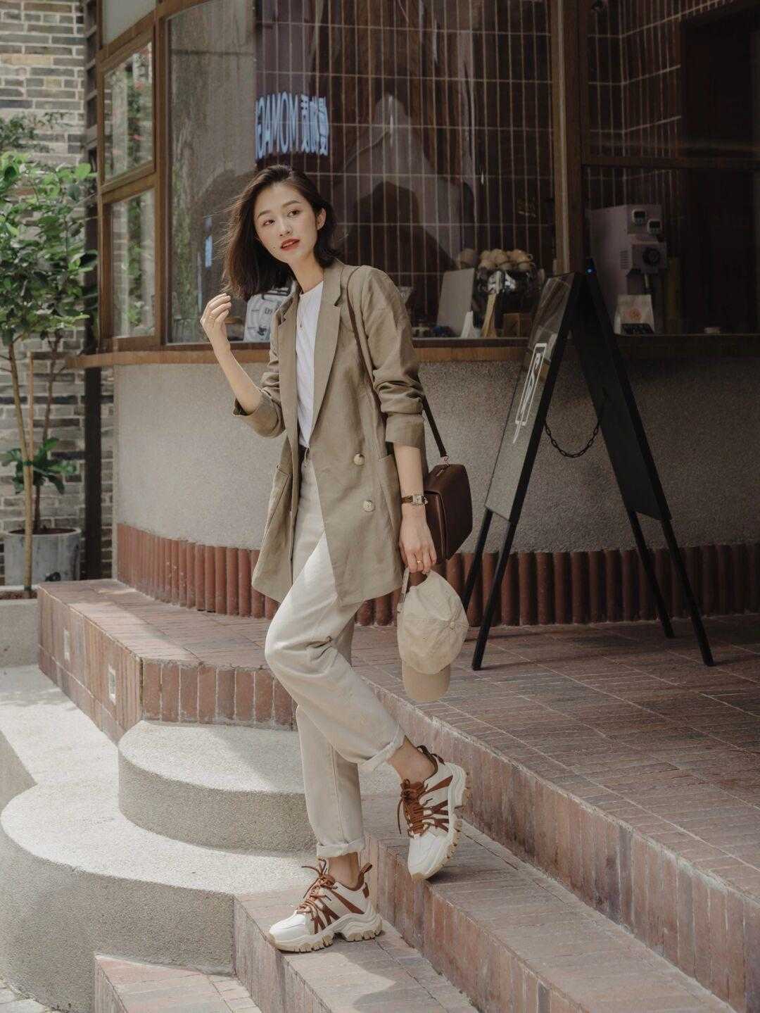 马甲|早秋通勤怎么穿？西装短裤搭配马甲清爽简约，气质温柔又高级