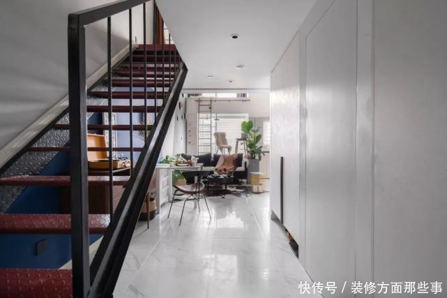铁艺|复式房楼梯装修太愁人?学学年轻人这样设计,不仅显档次还有艺术感!