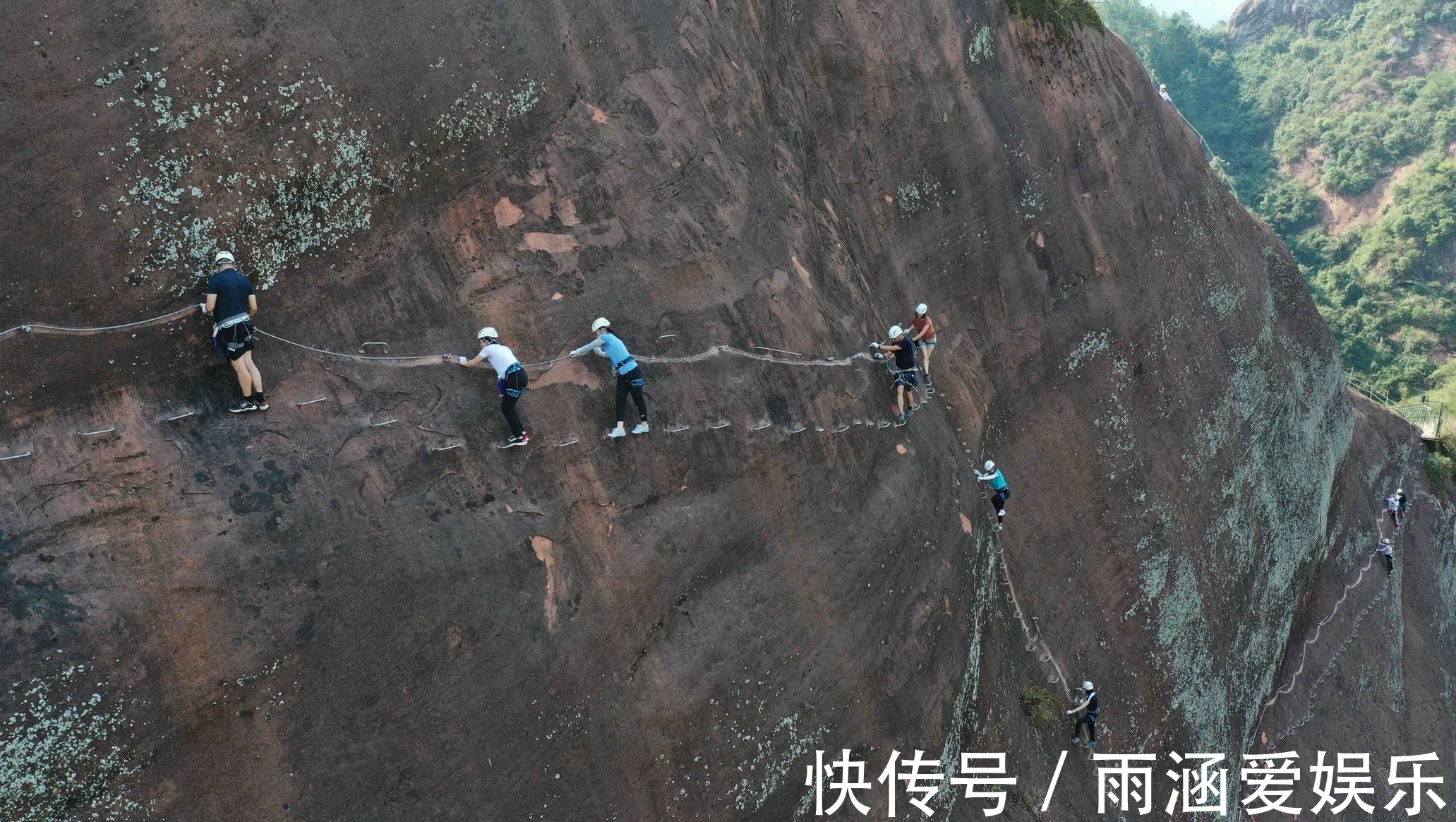 李姝|共赏好风景｜张家界的别样“打开方式”：飞拉达攀岩，一场和山的较量！