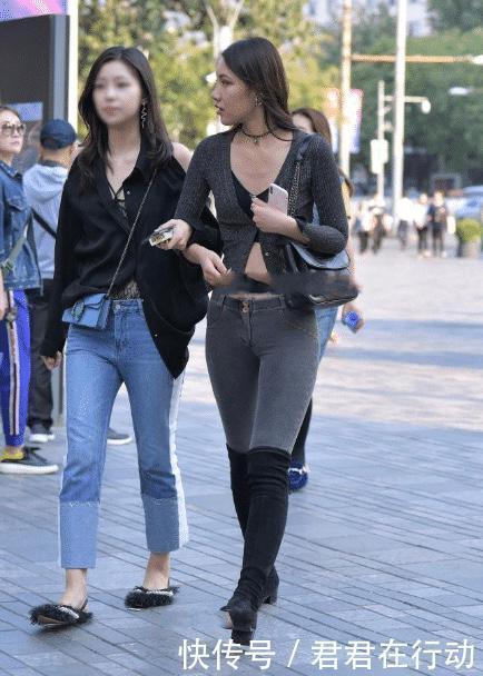 轻松|邻家姑娘真会穿,一身黑灰色的穿搭,轻松展现女神的气质