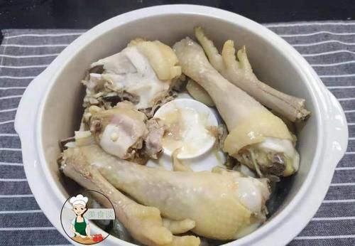  难怪你喝的鸡汤没营养，第一步就错了，不加一滴水，汤又鲜又营养