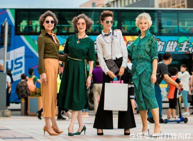 女人老了就得认命71岁“中国奶奶”闪耀时尚圈，气场不输超模