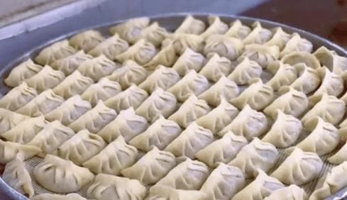 饺子|饺子包好,别直接放冰箱冻!多做2步,冻再久不粘连,煮时不开裂