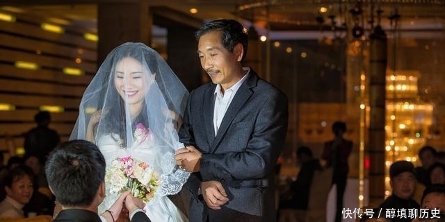 小李|骗老妈“自己怀孕”，看看给位妈妈的不同反应，网友：是亲生的？