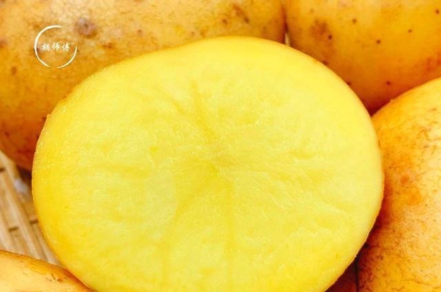 发芽的土豆到底能不能吃？原来我们一直都弄错了，看完后涨知识了