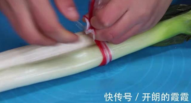大葱最实用的3种保存方法，放一个月和新买的一样，不干也不空心