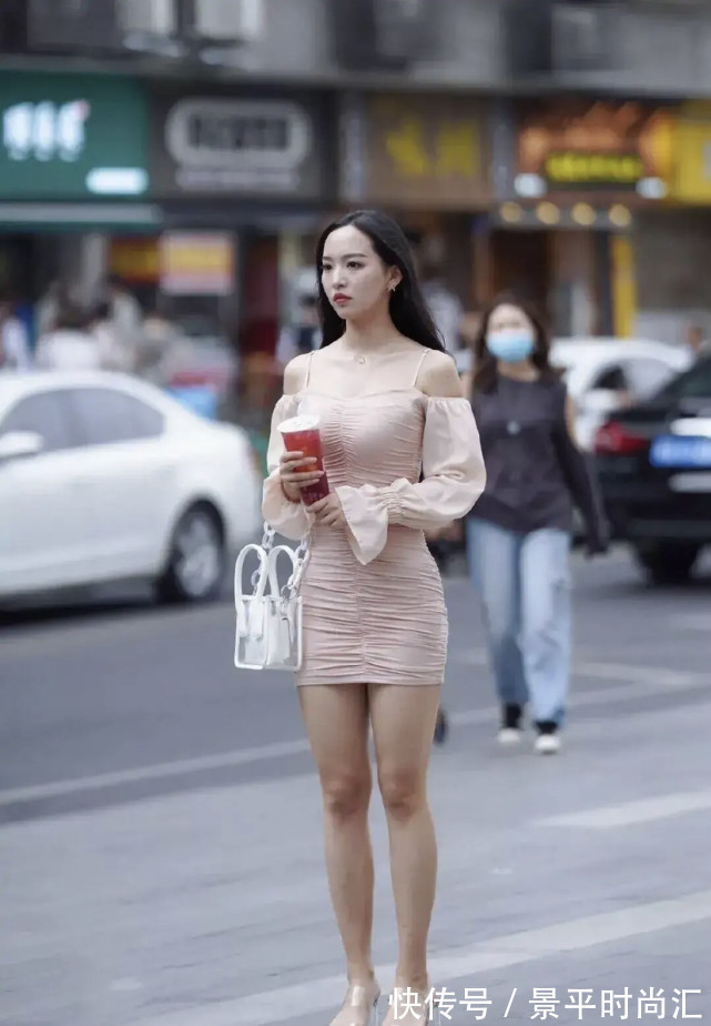 美女 身材“有料”怎么穿?将重心放在细节搭配上,生图下也会楚楚动人