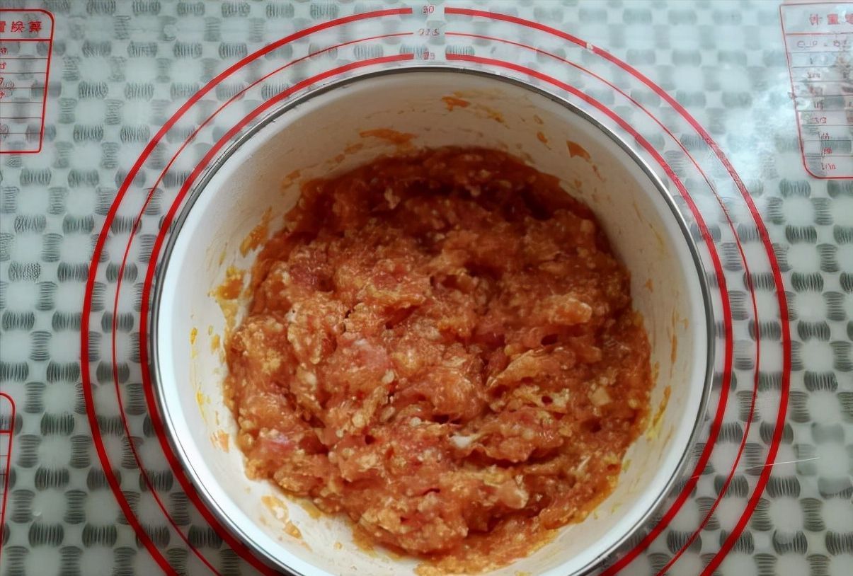 西兰花|这种水果2块钱1斤,猪肉加它做丸子,清甜爽口不油腻,越吃越香