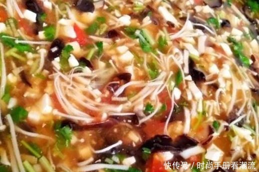 酸辣鲜香的胡辣汤，低脂、美味、健康，不吃辣的人也能喝