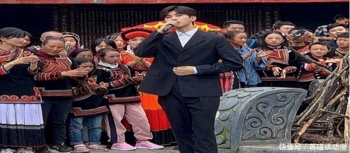 蔡徐坤|蔡徐坤路透有多帅?白衣素袍十分抢眼,网友:风度翩翩的公子!