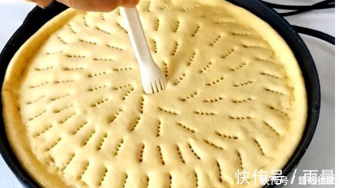 草莓酱|想吃披萨不要出去买，没有烤箱也能做，香甜暄软又拉丝，特好吃