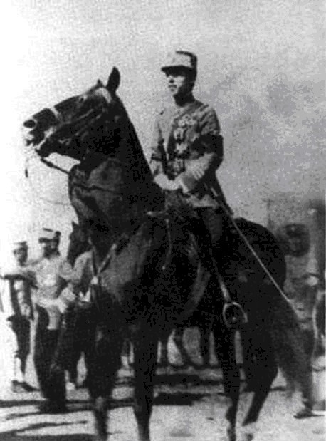 张学良|19岁就是少将的他,25岁时跳过中将,直接晋升为上将!