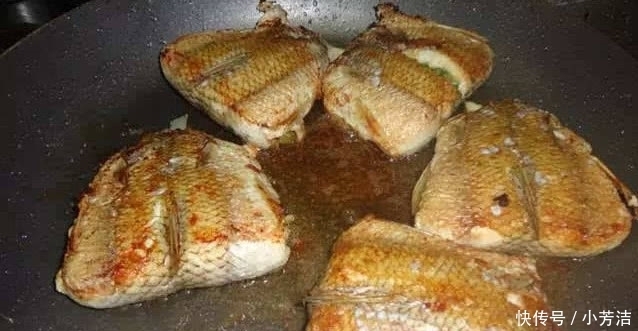 老外|老外来中国吃饭,明明点的是饼却端上来1条鱼,服务员:没送错