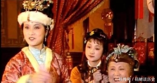 拍马屁|同是拍马屁讨好儿,贾母为何更喜欢王熙凤,却对薛宝钗很无感?