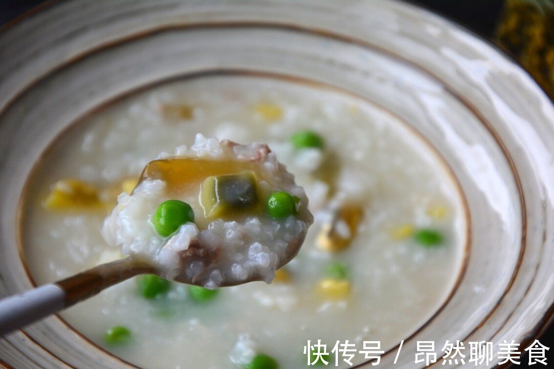白粥|做皮蛋瘦肉粥有窍门,大厨教你一招,鲜美绵滑很浓稠,皮蛋没腥味