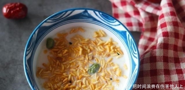 双皮奶,我从不在外面买,在家自己做,奶香又细腻,爽滑如布丁