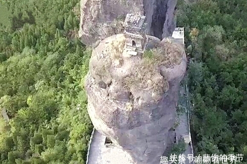  至今|神秘寺庙位于陡峭山顶，没有上去的路，除了他至今无人登顶