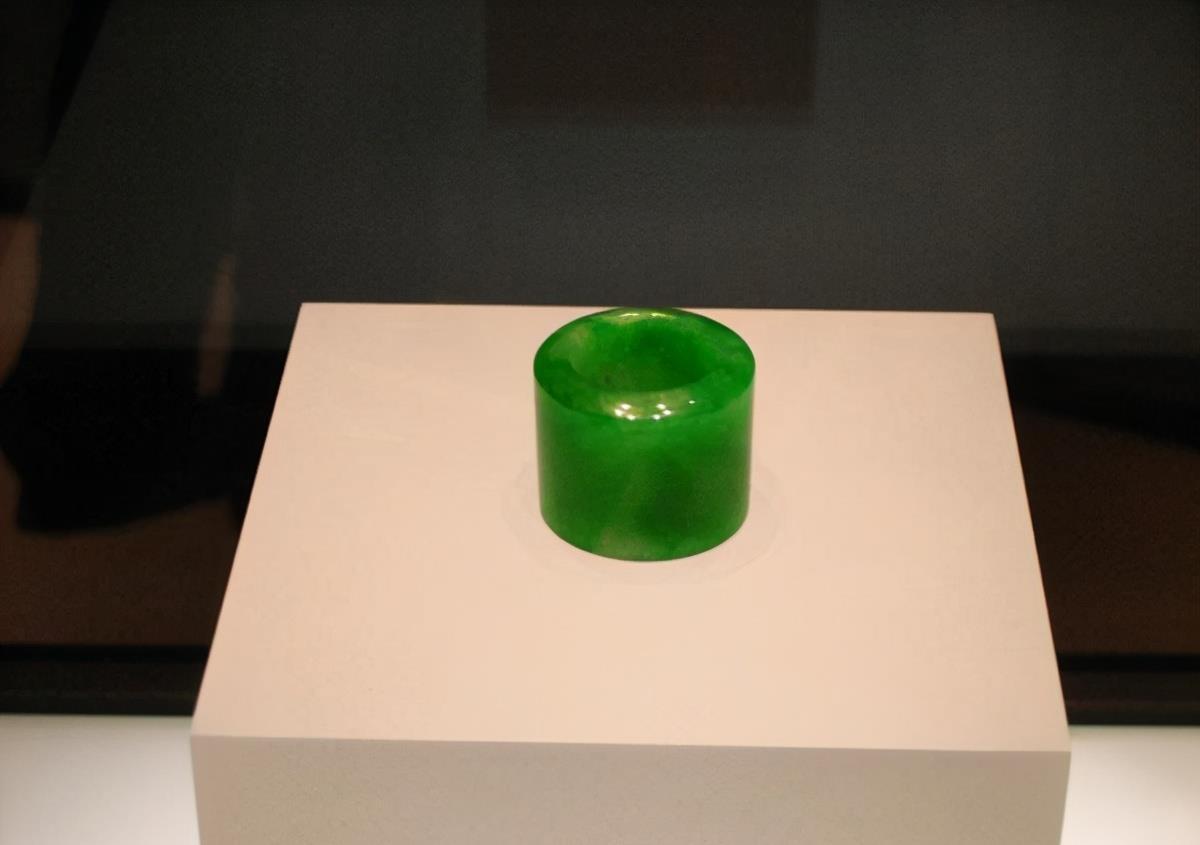 红卫兵|因为慈禧，李莲英的翡翠扳指，现在已暴涨到了2亿！