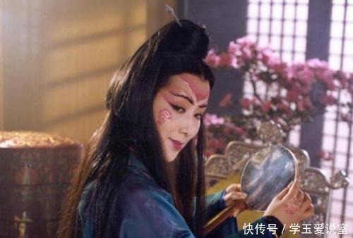 打败|《笑傲江湖》令狐冲打败岳不群,除他自己厉害,东方不败也有出力