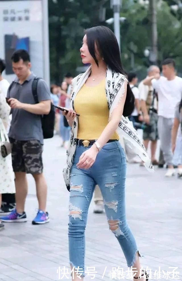 穿搭|打底裤的搭配显得韩流范十足，使整体更清纯高贵