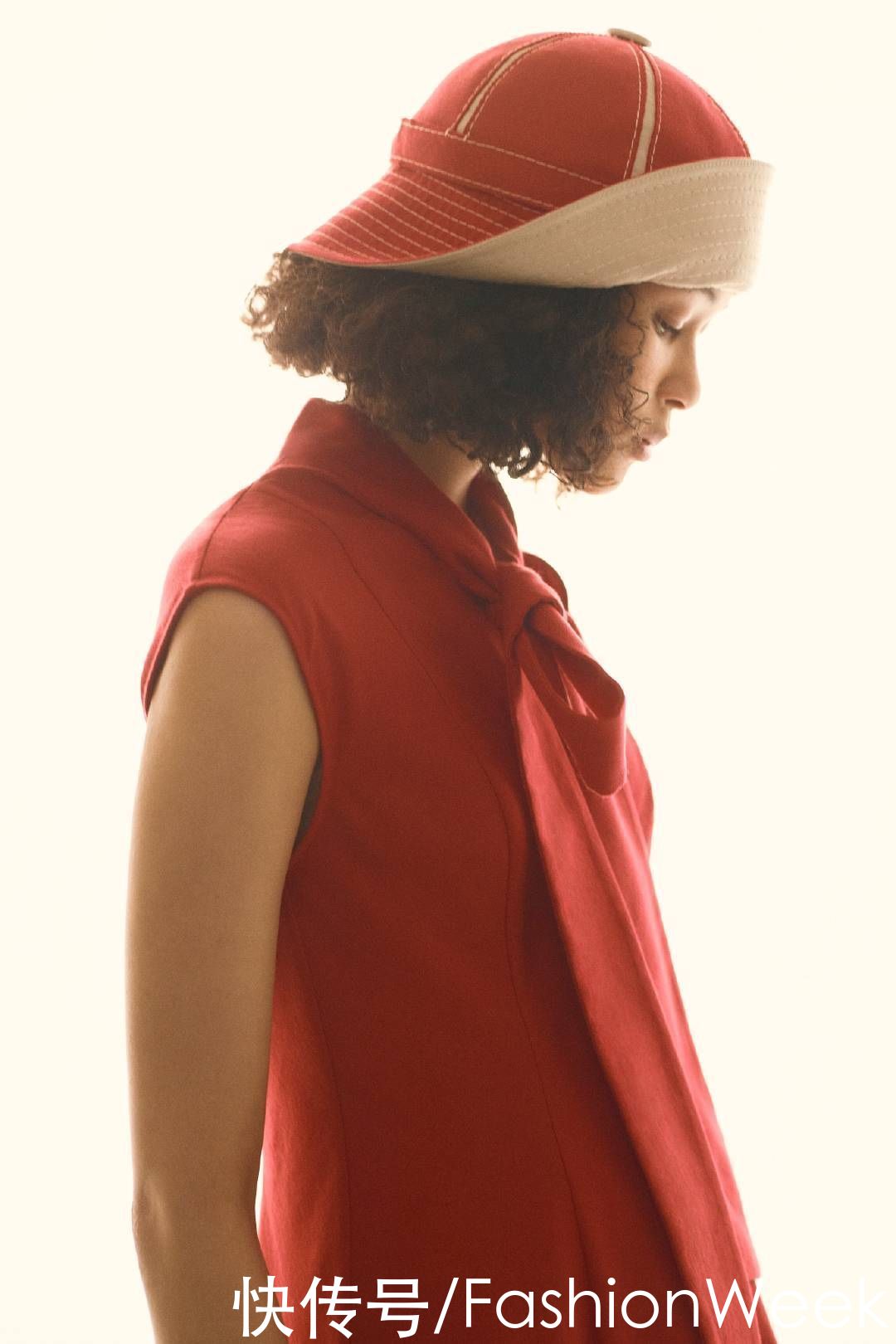 职业装只能黑白配？这些轻熟风搭配，让你闪耀职场穿搭潮流